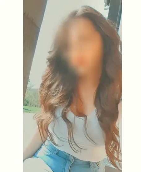 Emilia, 24