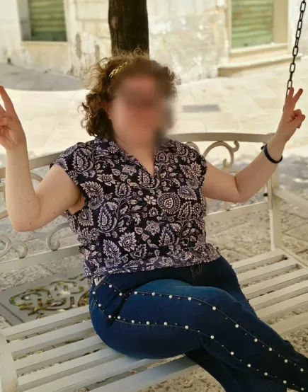 Rosa, 27